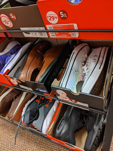 Shoe Store «Famous Footwear», reviews and photos, 1290 E Ireland Rd, South Bend, IN 46614, USA