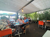 Atmosphère du Restaurant Le Carré du port à La Londe-les-Maures - n°5