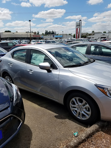 Toyota Dealer «Royal Moore Toyota», reviews and photos, 1415 SE River Rd, Hillsboro, OR 97123, USA