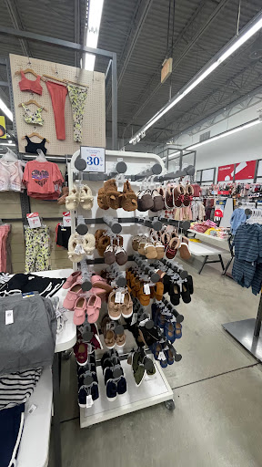 Clothing Store «Old Navy», reviews and photos, 4300 Towne Center Dr, Louisville, KY 40241, USA