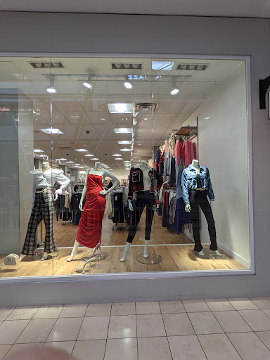 Shopping Mall «Four Seasons Town Centre», reviews and photos, 410 Four Seasons Town Centre, Greensboro, NC 27407, USA