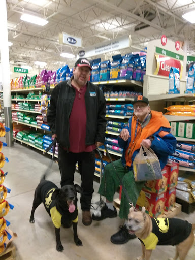 Pet Supply Store «PetSmart», reviews and photos, 5650 Mercury Dr, Dearborn, MI 48126, USA