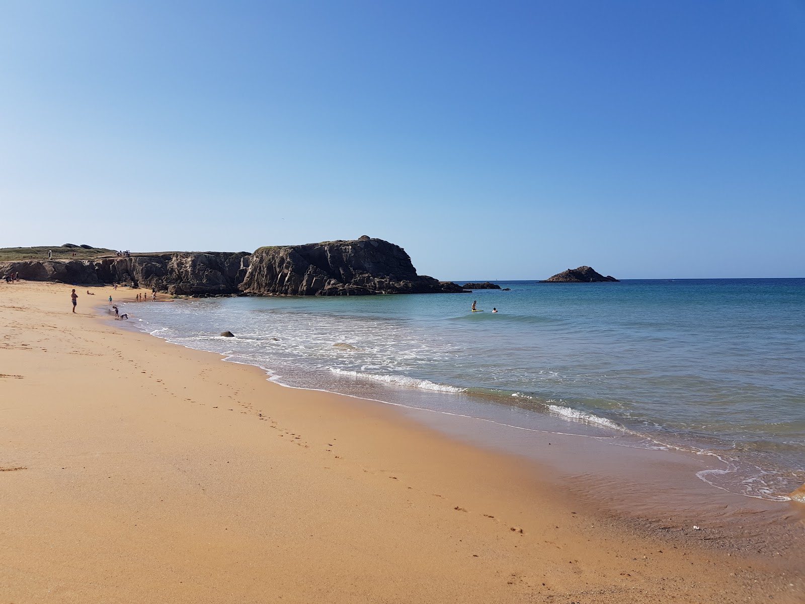 Plage Port Bara'in fotoğrafı geniş bir kıyı şeridi ile birlikte