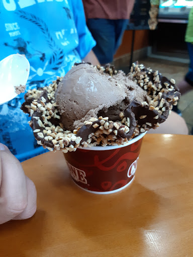 Ice Cream Shop «Cold Stone Creamery», reviews and photos, 900 E Battlefield Rd #116, Springfield, MO 65807, USA