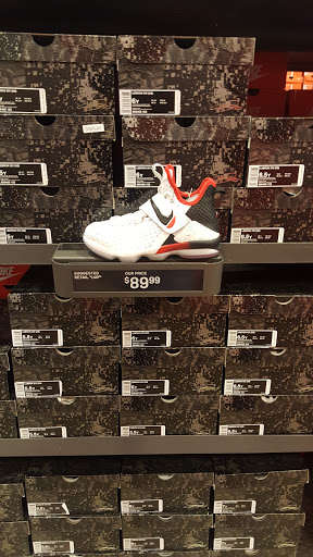 Clothing Store «Nike Factory Store», reviews and photos, 10700 Factory Shop Blvd, Gulfport, MS 39503, USA