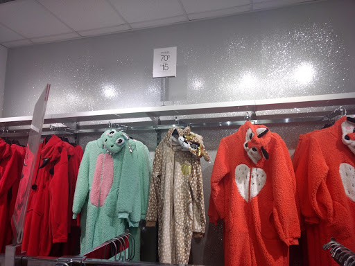 Clothing Store «Eddie Bauer Outlet», reviews and photos, 6800 N 95th Ave #440, Glendale, AZ 85305, USA