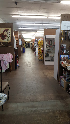 Outlet Mall «Finders Keepers Traders Outlet Mall», reviews and photos, 740-784 Chelsa Dr, Madisonville, KY 42431, USA