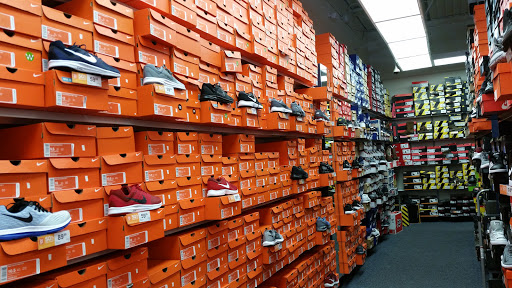 Shoe Store «Rack Room Shoes», reviews and photos, 318 Crossroads Blvd, Cary, NC 27518, USA