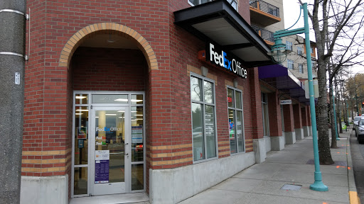 Print Shop «FedEx Office Print & Ship Center», reviews and photos, 518 Central Way, Kirkland, WA 98033, USA