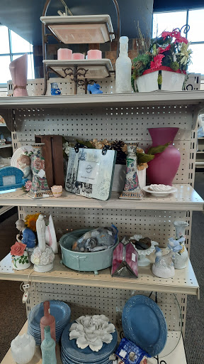 Thrift Store «St. Vincent De Paul Thrift Store», reviews and photos, 13986 Manchester Rd, Ballwin, MO 63011, USA