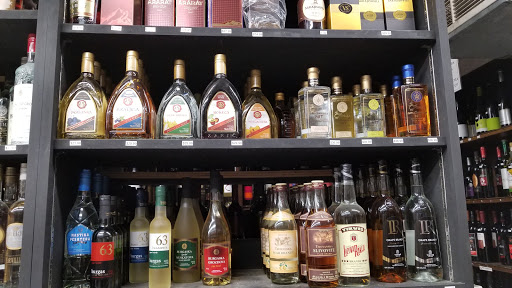 Liquor Store «Potomac Wines & Spirits», reviews and photos, 3100 M St NW, Washington, DC 20007, USA