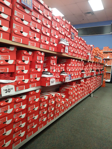Shoe Store «Shoe Carnival», reviews and photos, 3408 S Glenstone Ave, Springfield, MO 65804, USA