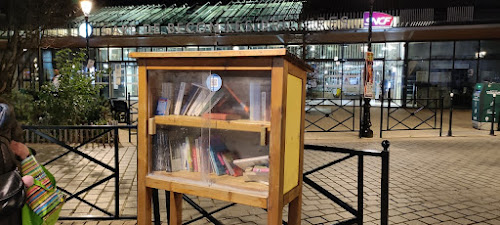 Librairie de livres d'occasion Boîte à livres Séverine Courbevoie