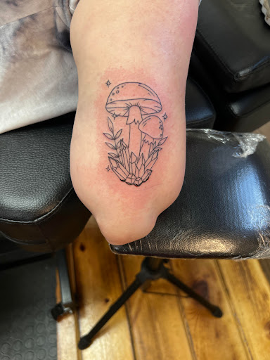 Explore american traditional tattoo filler ideas, creative tattoo ideas in Sioux City, available at Thorn-Side Tattoo & Piercing