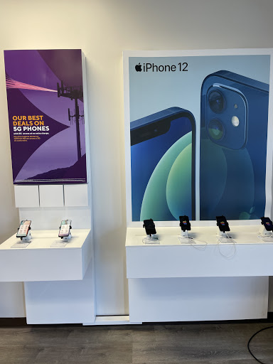 Cell Phone Store «MetroPCS Authorized Dealer», reviews and photos, 4711 Troost Ave, Kansas City, MO 64110, USA