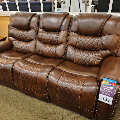 Furniture Store «Raymour & Flanigan Furniture and Mattress Store», reviews and photos, 1645 Broadhollow Rd, Farmingdale, NY 11735, USA