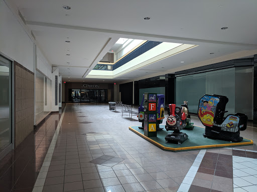 Shopping Mall «ShoppingTown Mall», reviews and photos, 3649 Erie Blvd E, Syracuse, NY 13214, USA
