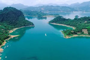 Hồ Hòa Bình image