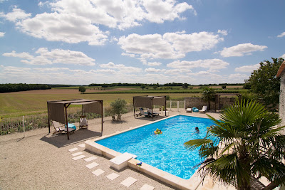 The Courtyard Family Friendly Gites -3 gîtes de 4 étoiles à Échallat