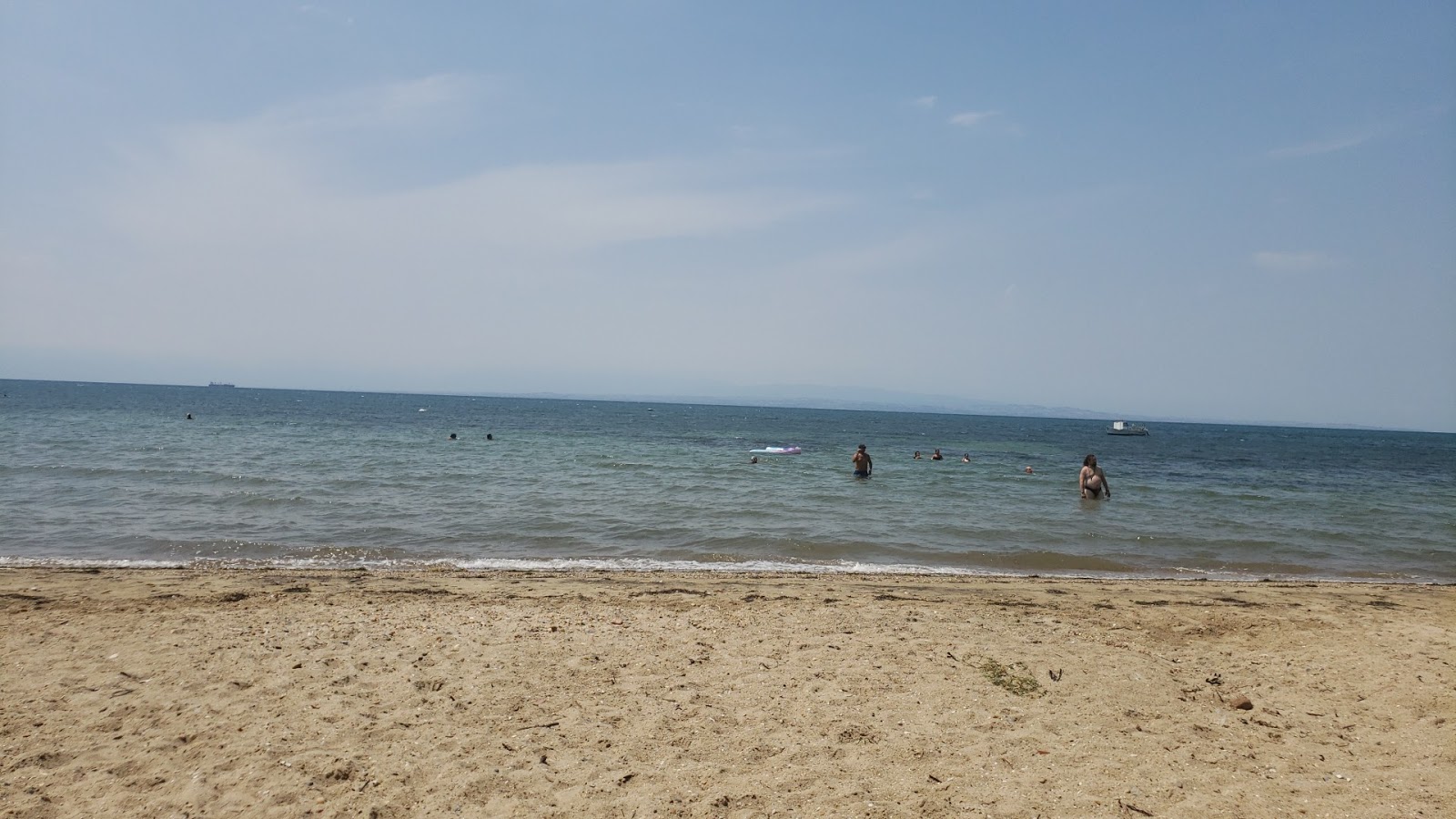 Foto von Nea Michiona beach mit gerader strand