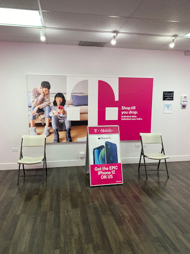 Cell Phone Store «T-Mobile», reviews and photos, 16600 W 159th St #103, Lockport, IL 60441, USA