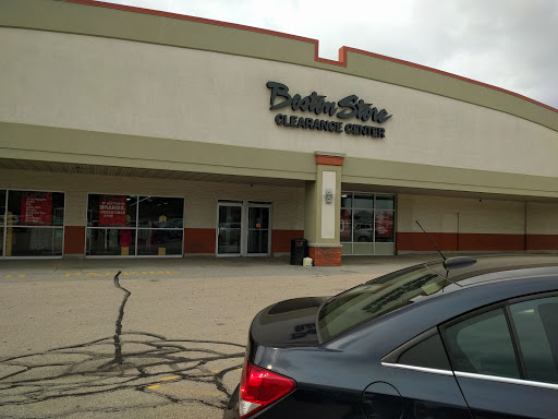Boston Store Clearance Center, 5659 S 27th St, Milwaukee, WI 53221, USA, 