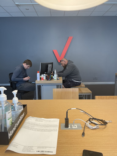 Cell Phone Store «Verizon», reviews and photos, 160 Gravois Bluffs Cir Dr, Fenton, MO 63026, USA