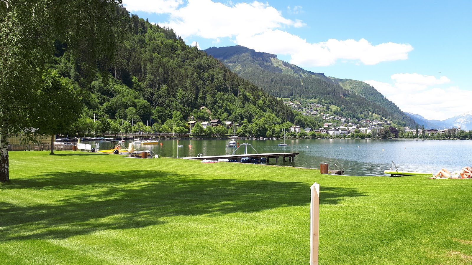 Foto av Strandbad Seespitz med gräs yta