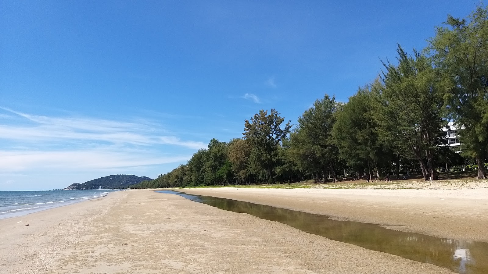 Zdjęcie Suan Son Beach z powierzchnią turkusowa woda