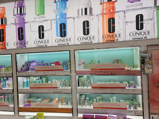 Cosmetics Store «Ulta Beauty», reviews and photos, 2155 W 22nd St #7, Oak Brook, IL 60523, USA