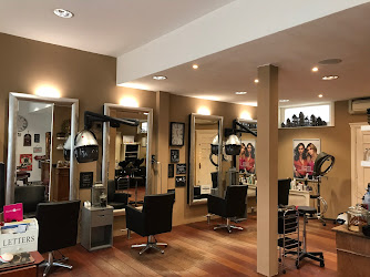 Salon's De Barbier