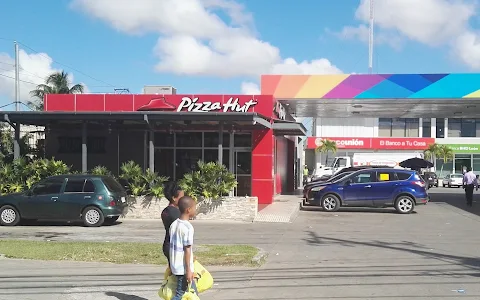 Pizza Hut San Isidro image