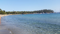 Foto de Leoube beach localizado em área natural