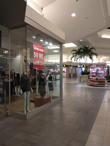 Shopping Mall «Golf Mill Shopping Center», reviews and photos, 239 Golf mill Center, Niles, IL 60714, USA