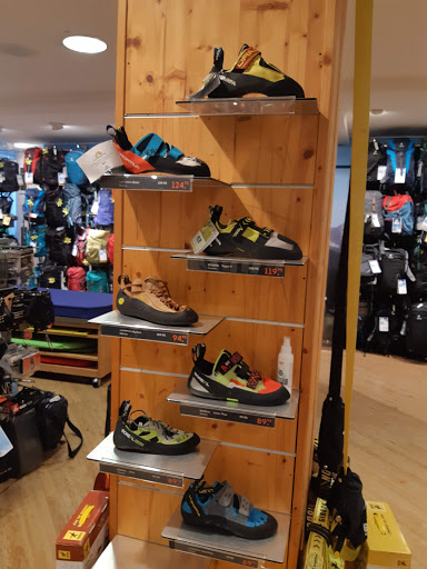 Stores to buy women's sneakers Hannover
