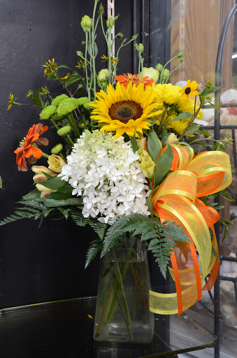 Florist «Mt Washington Florist», reviews and photos, 145 N Bardstown Rd, Mt Washington, KY 40047, USA