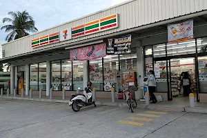 7-eleven @Lake Valley village Bowin image