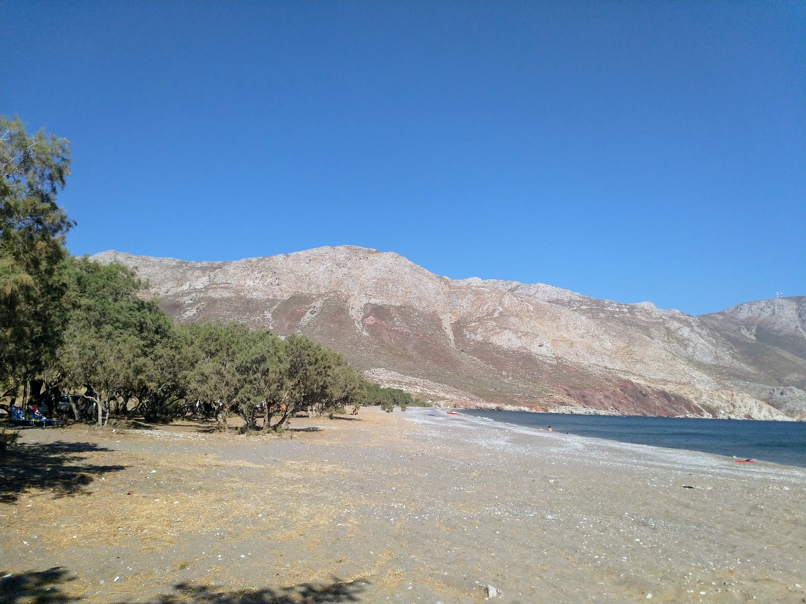Zdjęcie Eristos beach i jego piękne krajobrazy