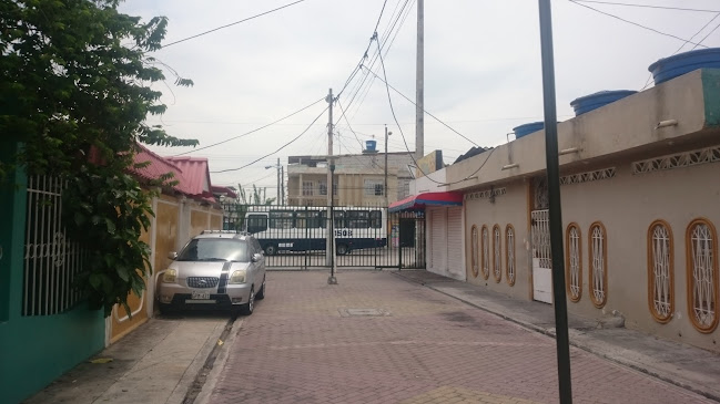 Q32X+224, Guayaquil 090206