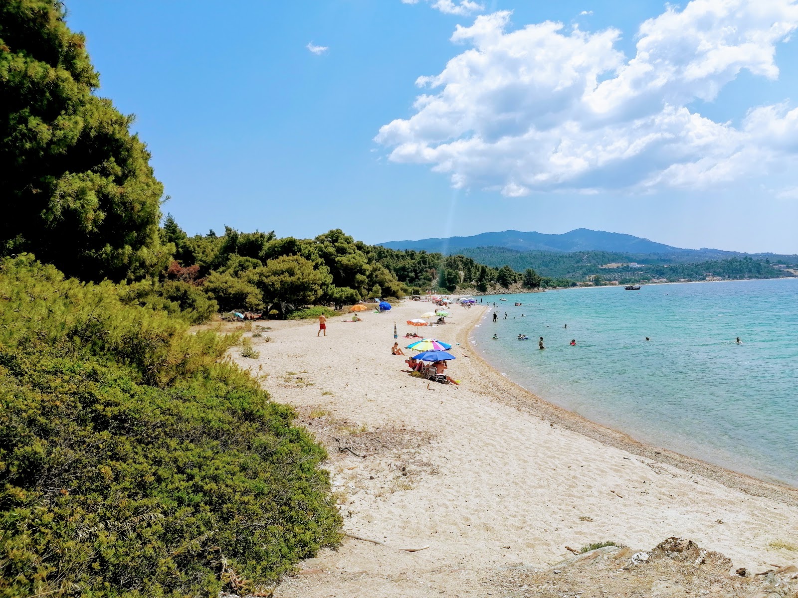 Foto von Lagomandra Strand mit türkisfarbenes wasser Oberfläche