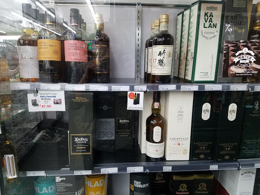 Liquor Store «Bayway World of Liquors», reviews and photos, 639 Bayway, Elizabeth, NJ 07202, USA
