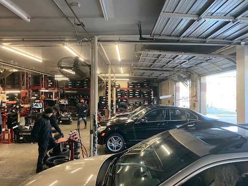 Tire Shop «Discount Tire Store», reviews and photos, 9131 Long Point Rd, Houston, TX 77055, USA