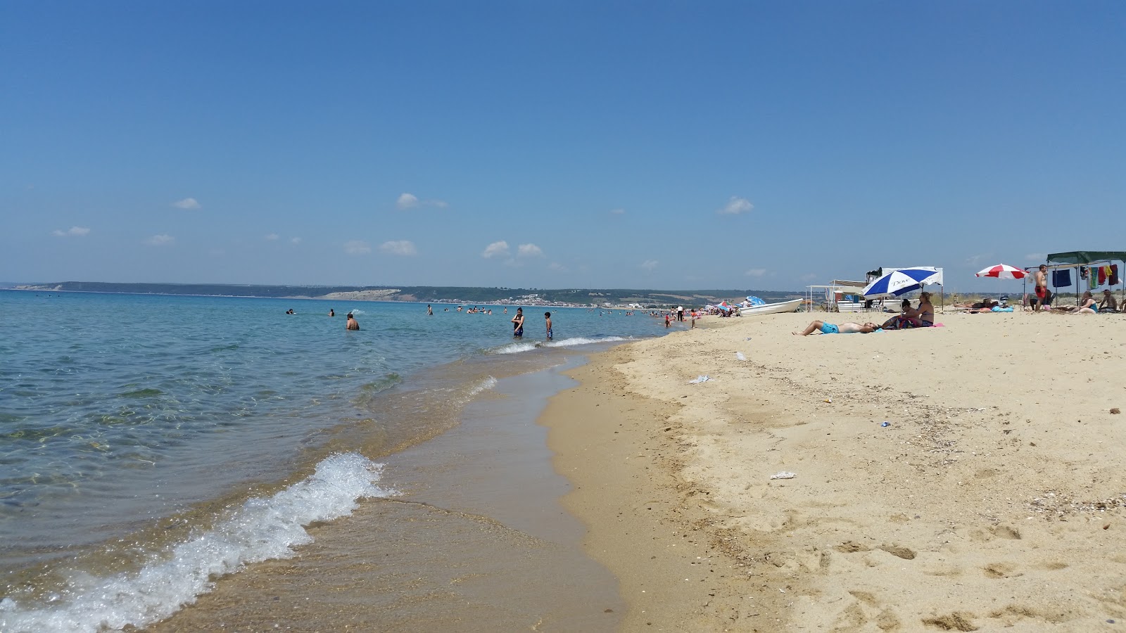 Foto de Mecidiye coast beach con arena fina beige superficie