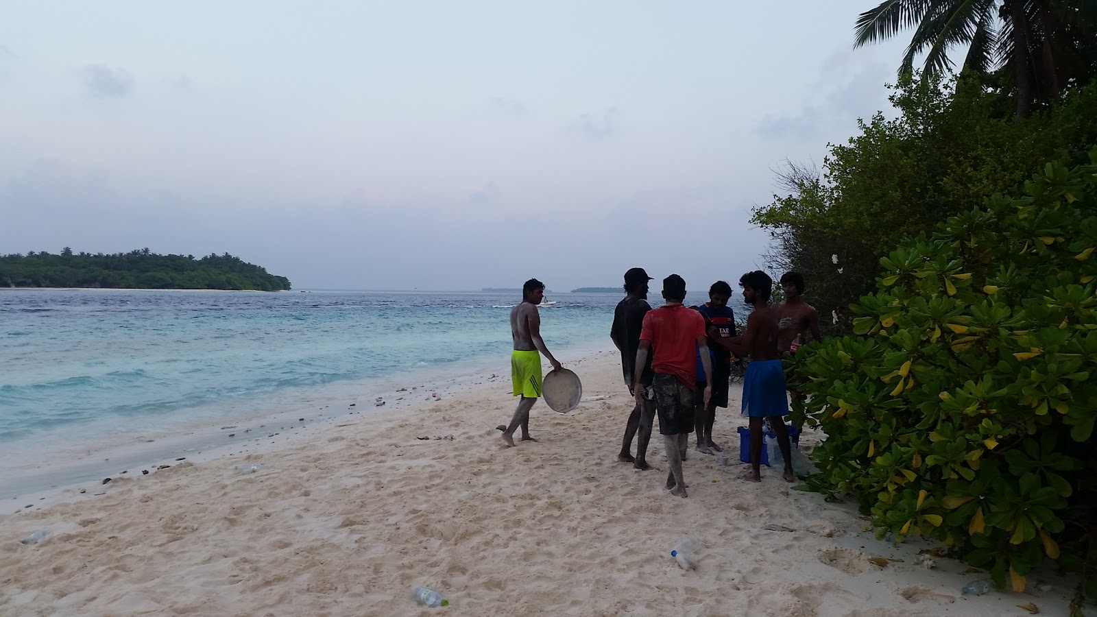 Φωτογραφία του Hulhudhoo Beach με μια ευθεία ακτογραμμή