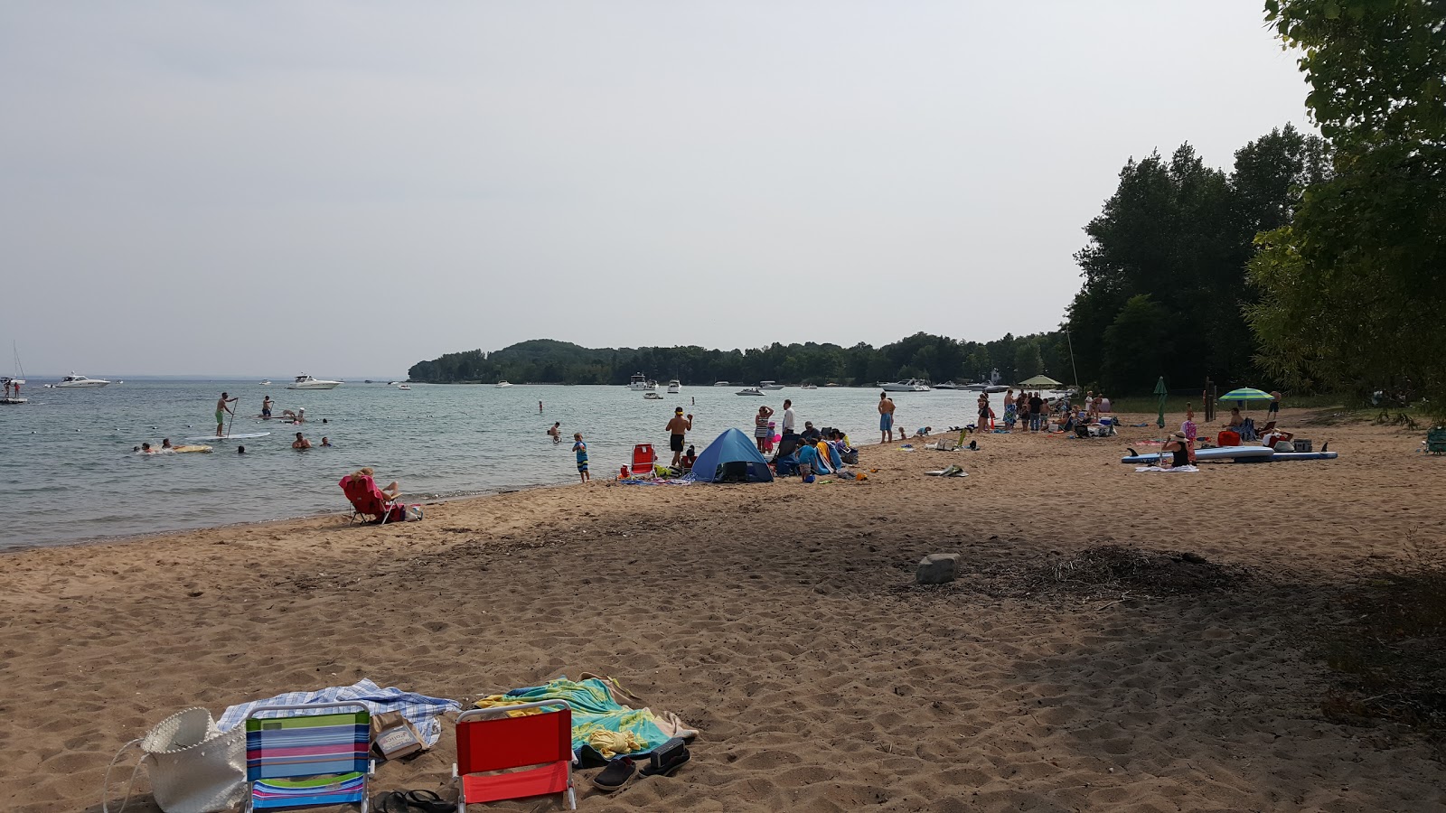 Fotografie cu Haserot Beach - locul popular printre cunoscătorii de relaxare