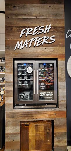 Cosmetics Store «Lush», reviews and photos, 112 E Broadway, Bloomington, MN 55425, USA
