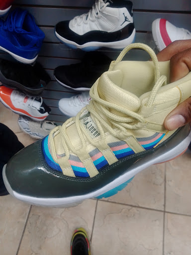 Shopping Mall «Old National Discount Mall», reviews and photos, 2660 Godby Rd, College Park, GA 30349, USA