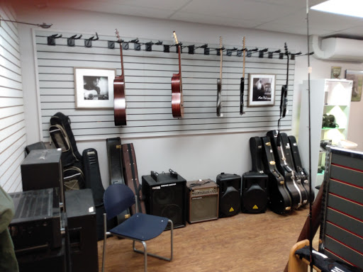 Pawn Shop «Newport Pawn Shop», reviews and photos, 224 SW Coast Hwy, Newport, OR 97365, USA