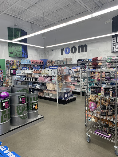 Variety Store «Five Below», reviews and photos, 1255 Raritan Rd, Clark, NJ 07066, USA