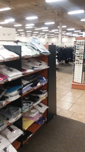 Clothing Store «Burlington Coat Factory», reviews and photos, 1555 S Lake St, Mundelein, IL 60060, USA